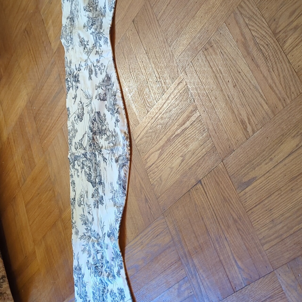 Valance - Picture 3 of 4